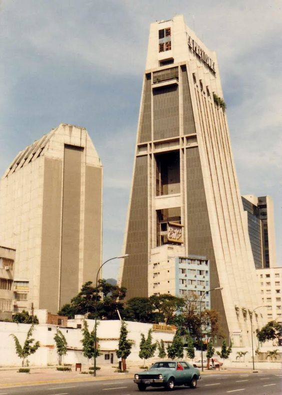 torre-la-previsora-plaza-venezuela-1982.